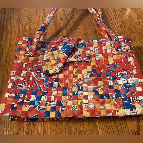 NEW/ REBAGZ HALF THE SKY DESIGNS HANDMADE IN PHILIPPINES RECYCLED JUICE BAG - Picture 16 of 16